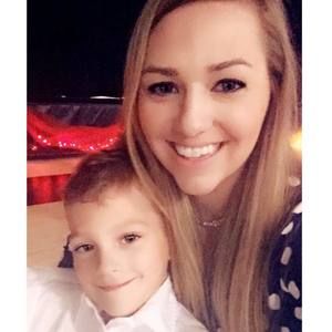 Meet your Posher, Caitlin